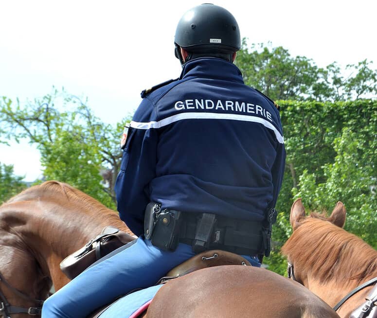 gendarme a cheval