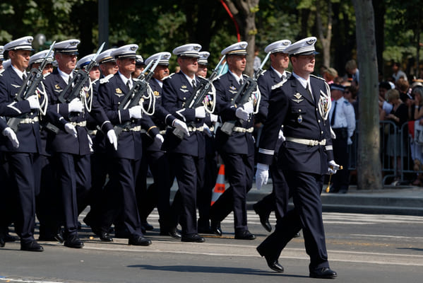 Tenue de gendarmes de l'Air lors d'une crmonie